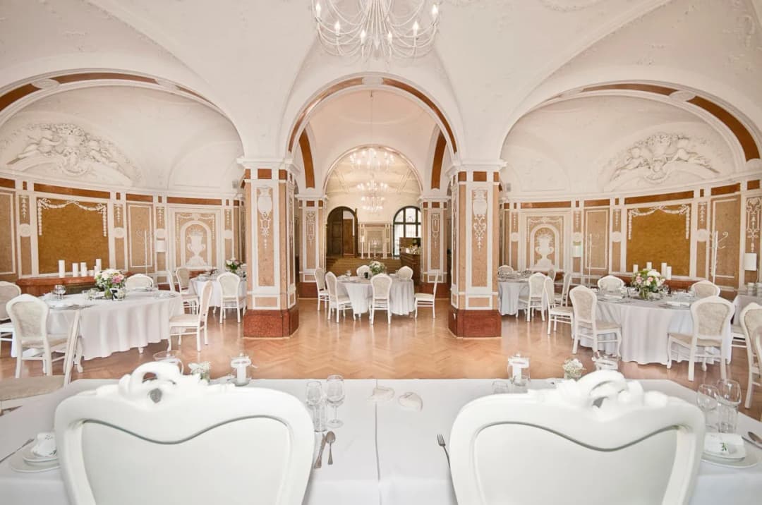 Gdzie zjeść w Mosznej? Odkryj najlepsze restauracje i bary