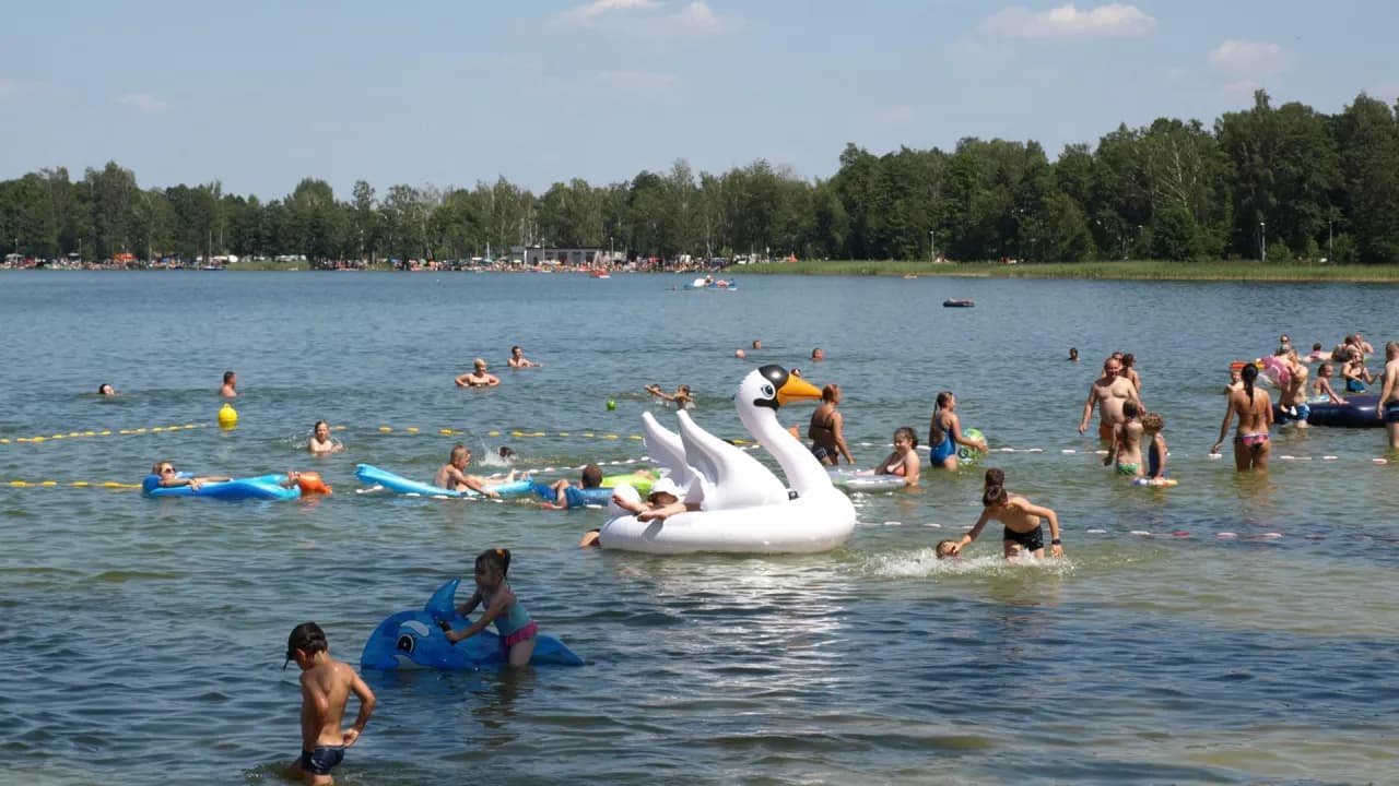 Atrakcje nad jeziorem Firlej: Odkryj niezapomniane przygody i relaks