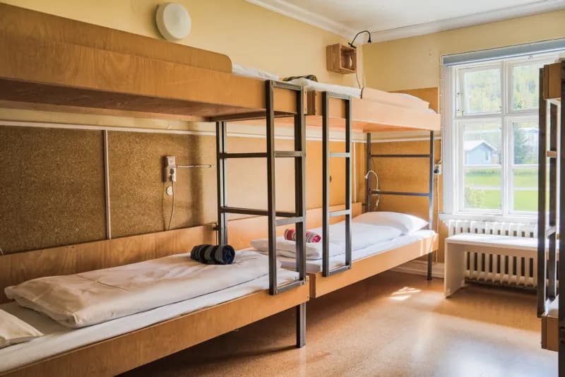 Czym się różni hotel od hostelu? Kluczowe różnice, które musisz znać