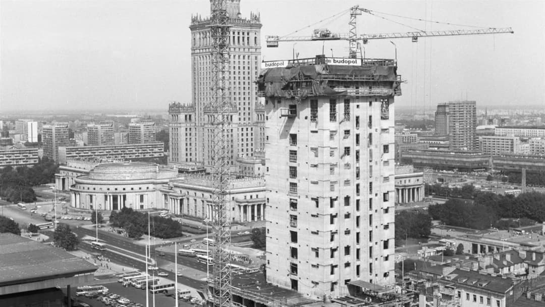 Hotel Marriott Warszawa – Kiedy powstał i jak wyglądała budowa?