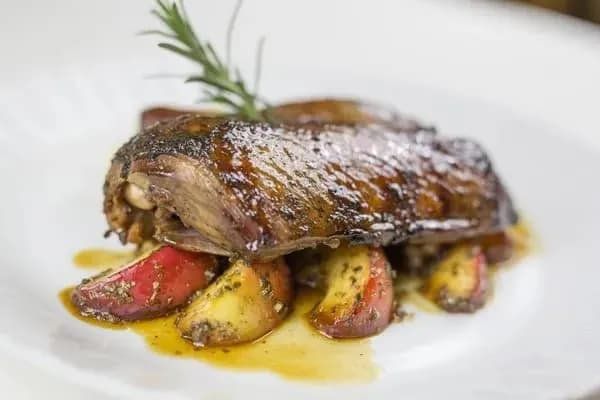 Gdzie zjeść w Serocku? Odkryj najlepsze restauracje i smaki