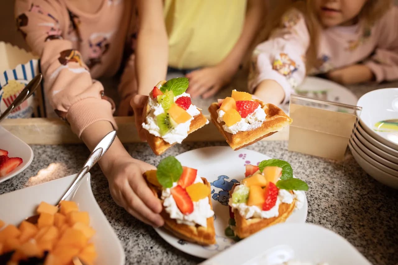 Ile kosztuje obiad w hotelu Gołębiewskim? Ceny i zniżki dla dzieci