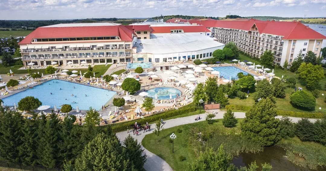 Ile hoteli ma Gołębiewski? Sprawdź aktualną liczbę i lokalizacje