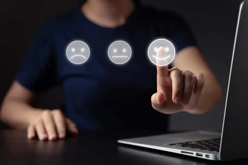 Jak napisać opinię o hotelu, aby była pomocna i wiarygodna