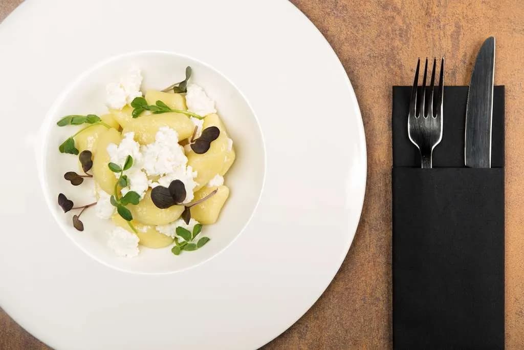 Kuchnia regionalna Katowice: odkryj smaki Śląska w najlepszych restauracjach