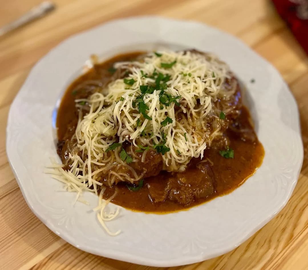 Gdzie zjeść w Nowym Targu? Odkryj najlepsze restauracje i smaki